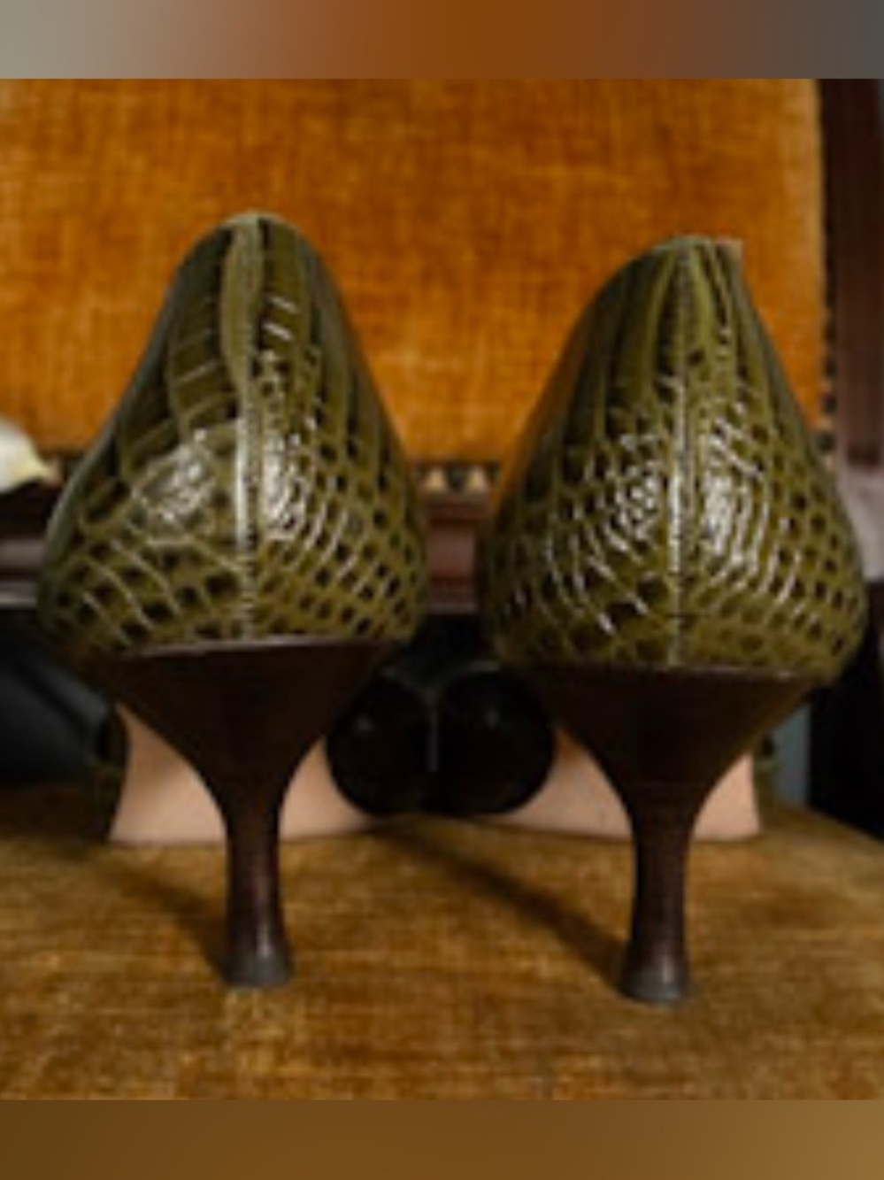 Size 9 Ann Taylor Olive Green Crocodile-Embossed Leather D'Orsay Heels - Picture 2 of 4